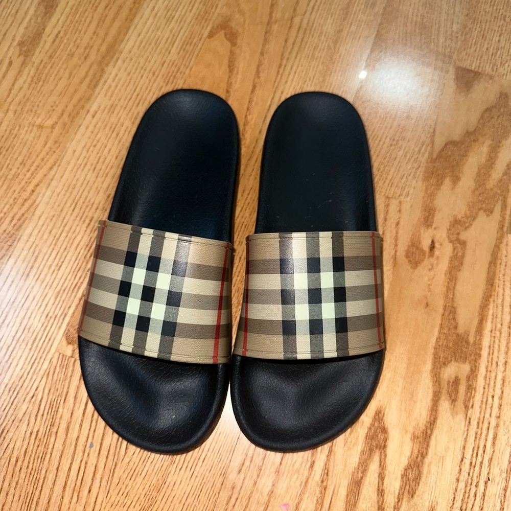 Children’s Burberry slides